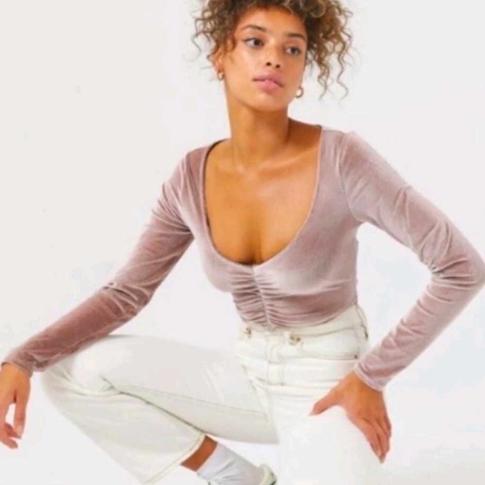 NWT UO Paradox Ruched Velvet Ribbed Long Sleeve Cropped Top Women's L Pink Y2K